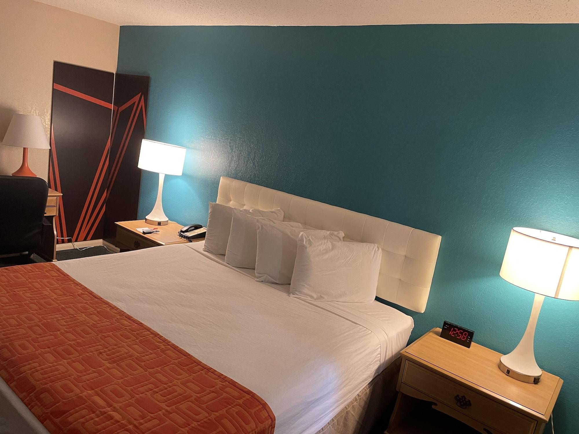Howard Johnson By Wyndham Bakersfield Exterior foto